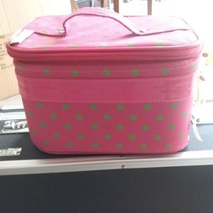 Cosmetic carrying case